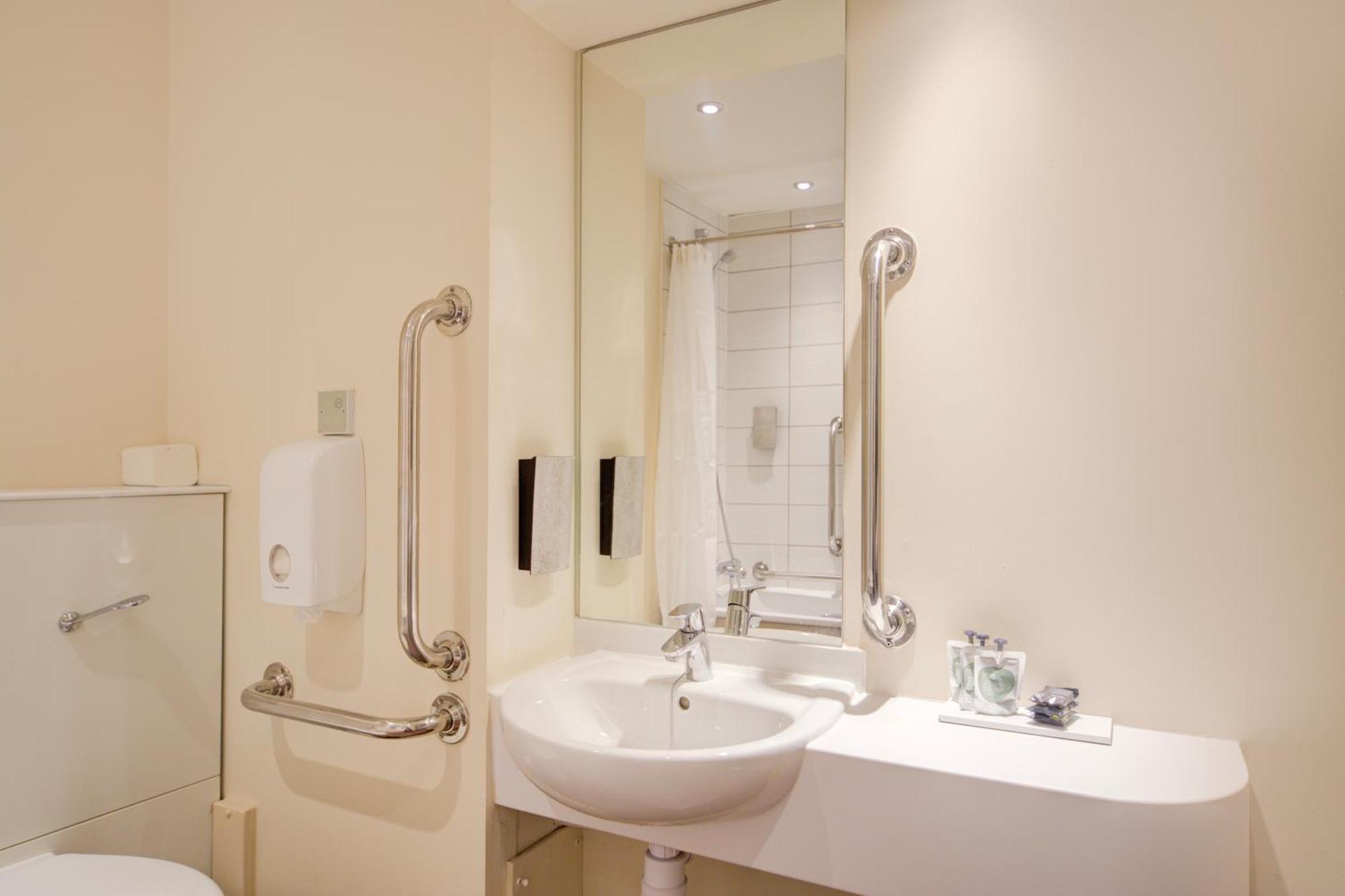 Belvilla Newport City Centre Hotel - Lifestyle Ngoại thất bức ảnh