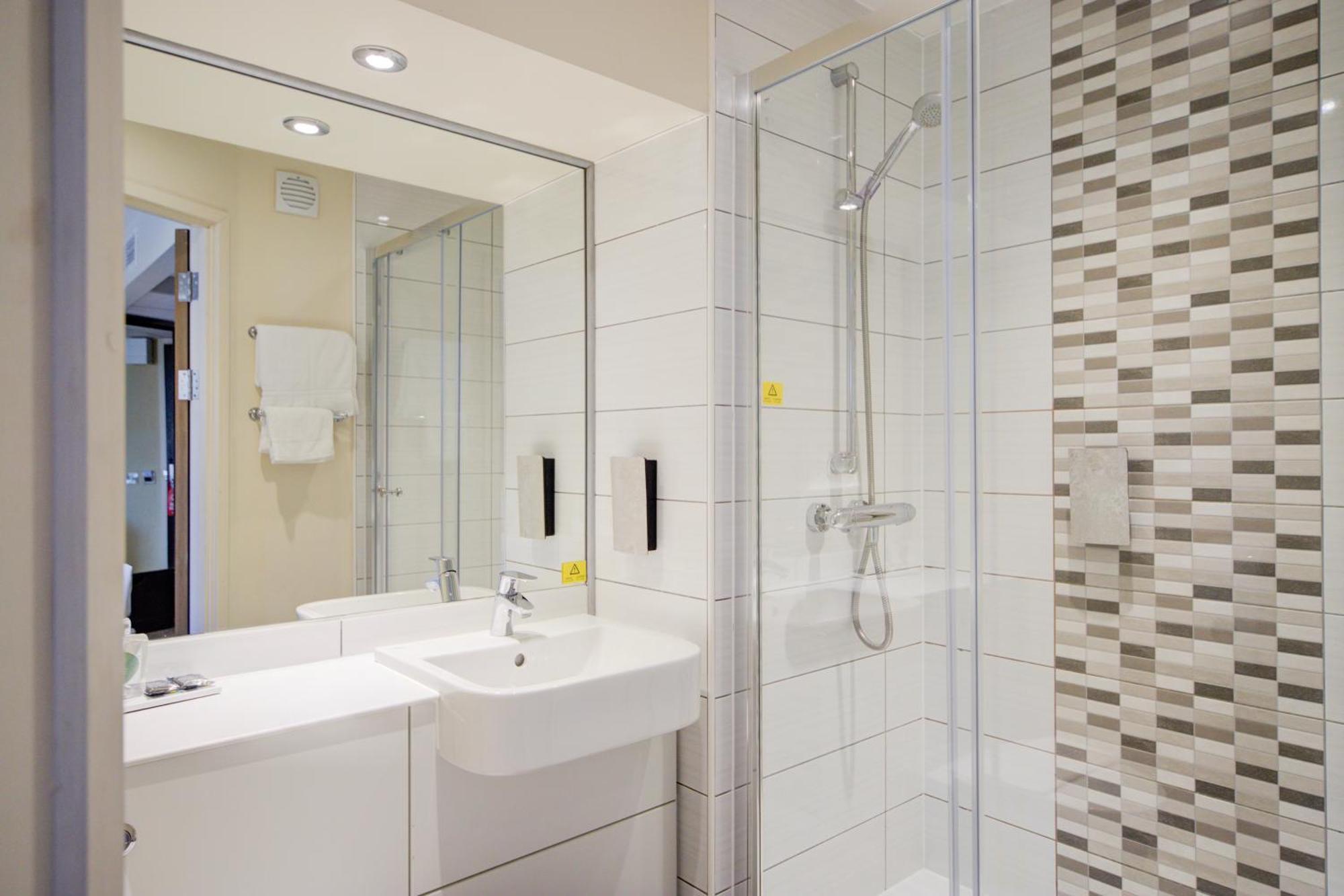 Belvilla Newport City Centre Hotel - Lifestyle Ngoại thất bức ảnh