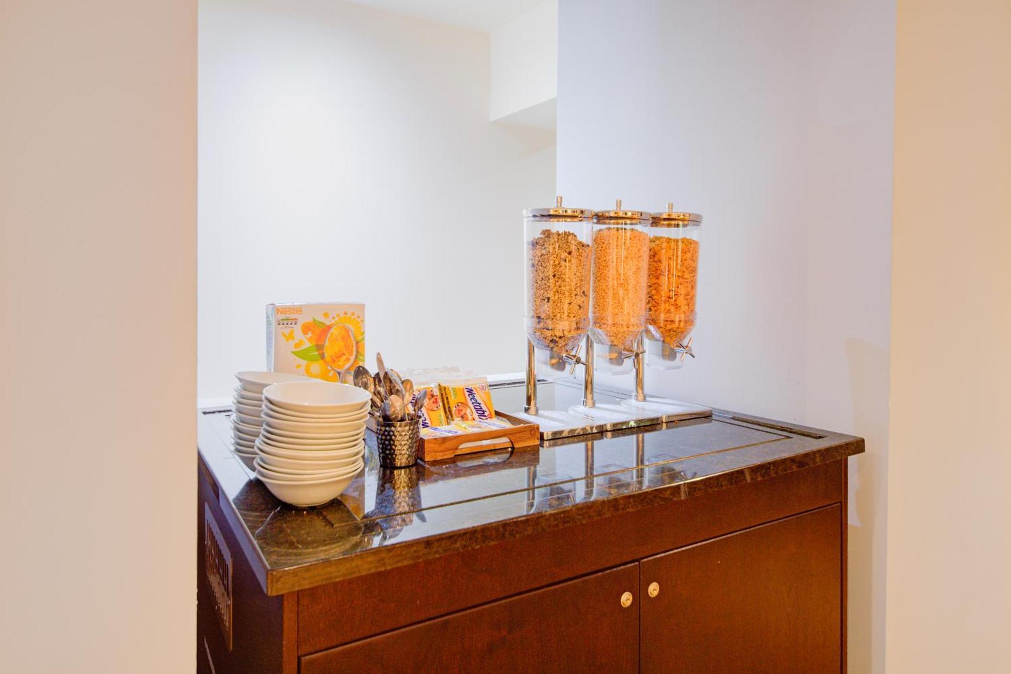 Belvilla Newport City Centre Hotel - Lifestyle Ngoại thất bức ảnh